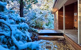 Narrow Neck Lodge